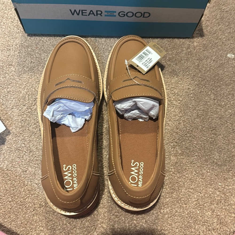 Tom’s brown leather shoes
